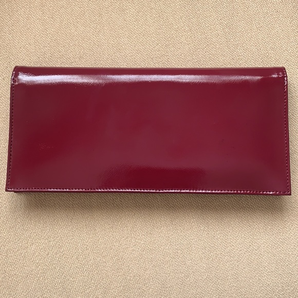 TORY BURCH PATENT CLUTCH! - Picture 2 of 12